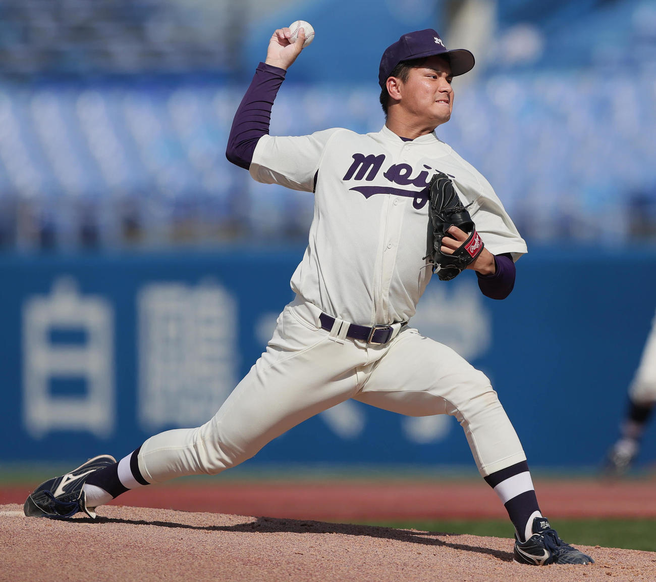 力投する明大先発の蒔田稔（撮影・野上伸悟）