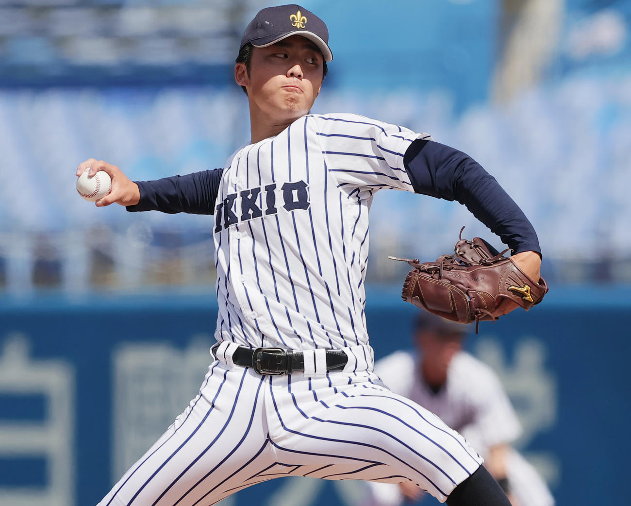 立大対慶大　力投する立大・沖（撮影・野上伸悟）