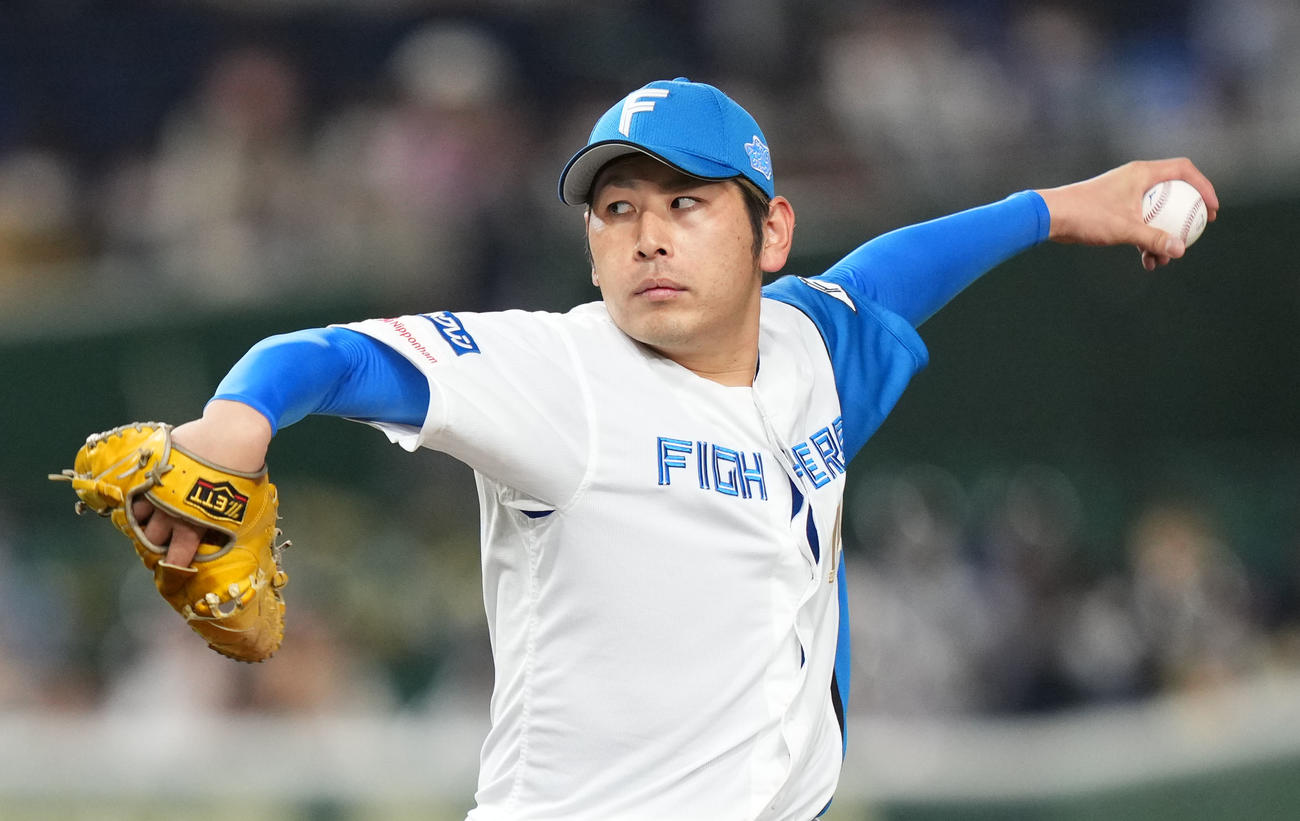 日本ハム対オリックス　力投する日本ハム先発の加藤（撮影・横山健太）