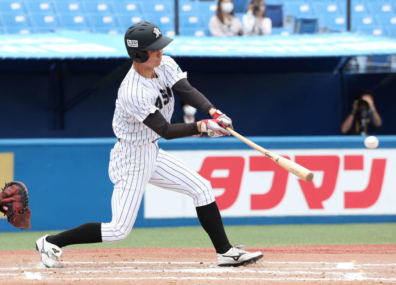亜大対日大　5回表亜大2死三塁、大越は左前適時打を放つ（撮影・丹羽敏通）