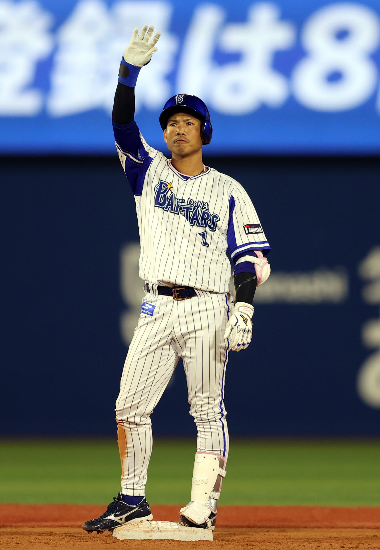 DeNA対巨人　5回裏DeNA1死一、三塁、2点適時二塁打を放った桑原（撮影・狩俣裕三）