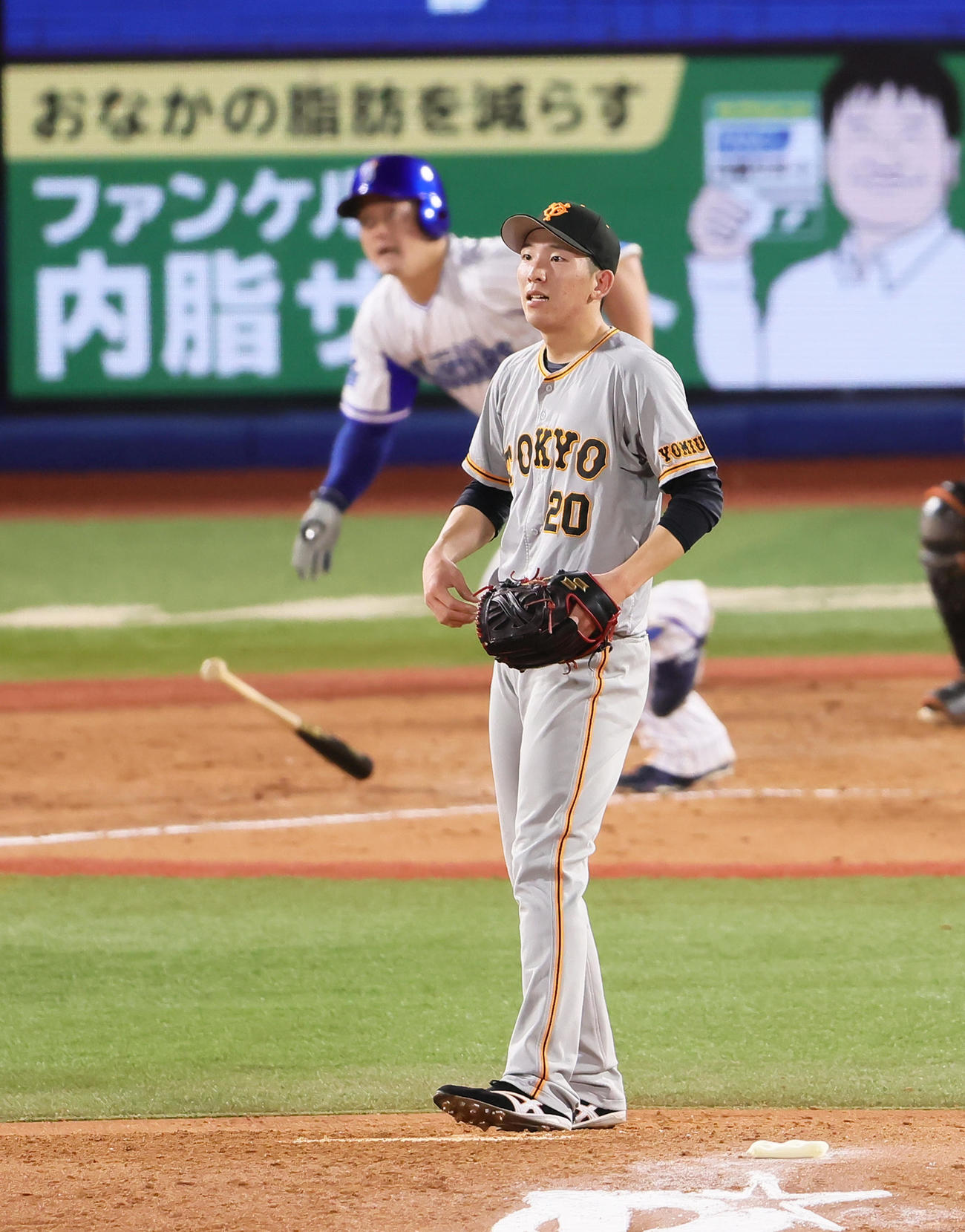 DeNA対巨人5回裏DeNA2死三塁、牧に左中間への2点本塁打を許す戸郷（撮影・足立雅史）