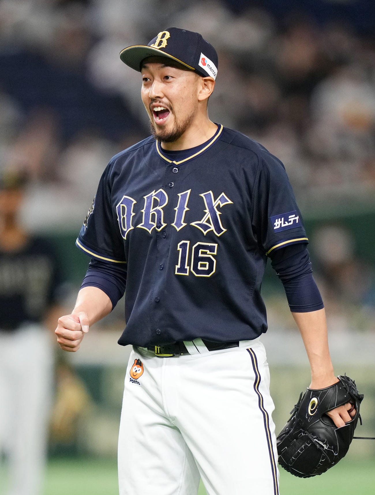 日本ハム対オリックス　10回裏を無失点に抑え日米通算200セーブを達成したオリックス平野佳（撮影・横山健太）
