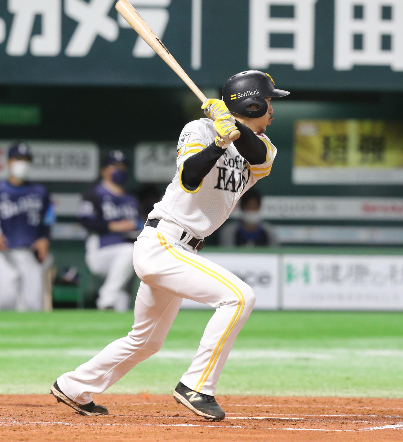 ソフトバンク西武　3回裏ソフトバンク1死、三森は左前安打を放つ（撮影・屋方直哉）