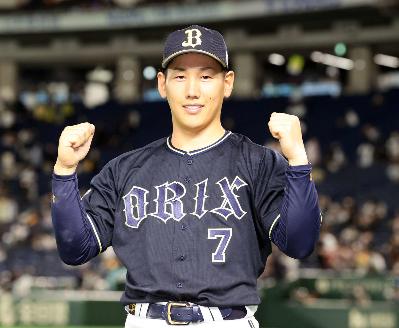 日本ハム対オリックス　決勝打を放ったオリックス吉田正は笑顔でガッツポーズ（撮影・浅見桂子）