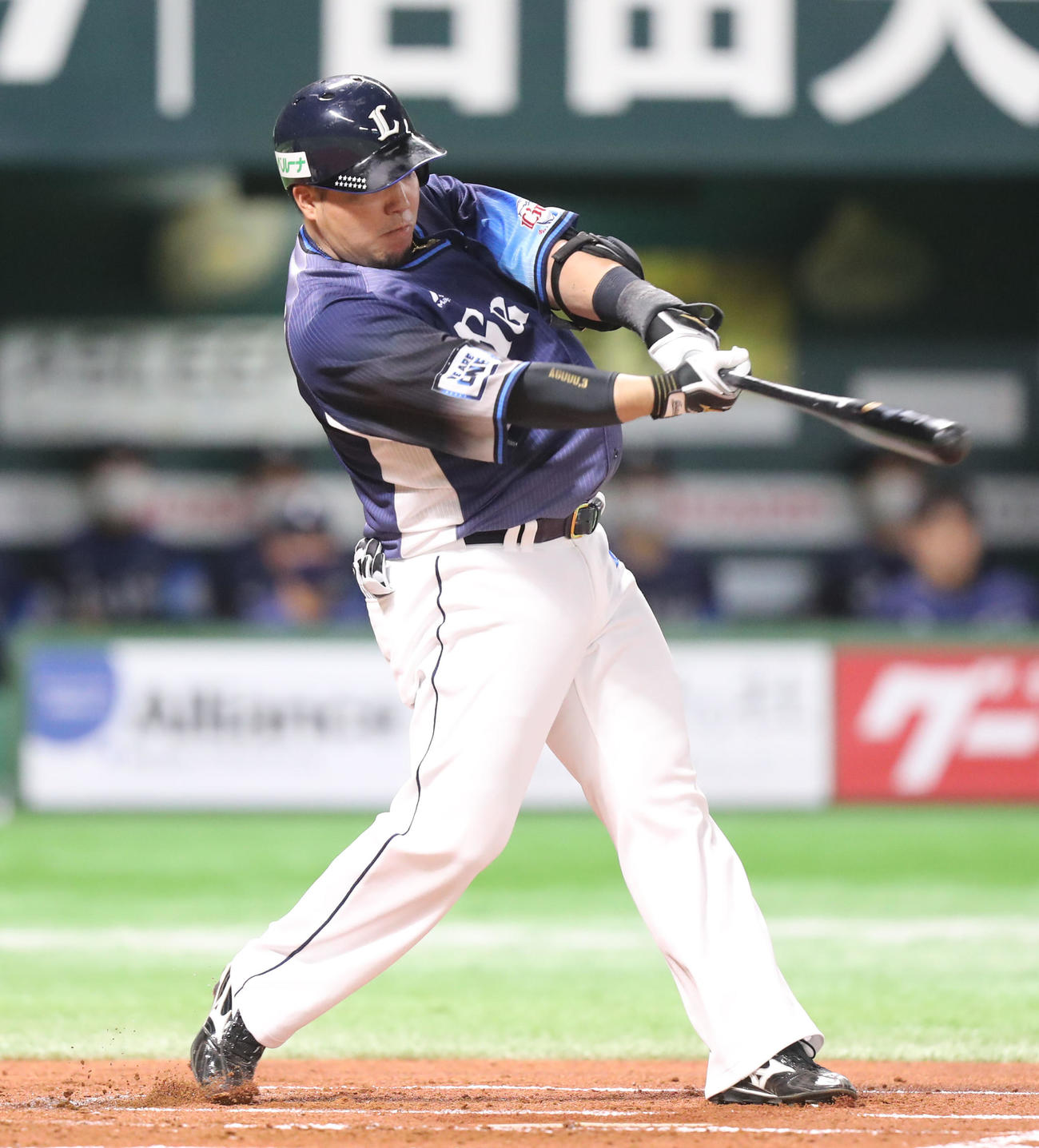 ソフトバンク西武　1回表西武1死二、三塁、山川は先制の右越え3点本塁打を放つ（撮影・屋方直哉）