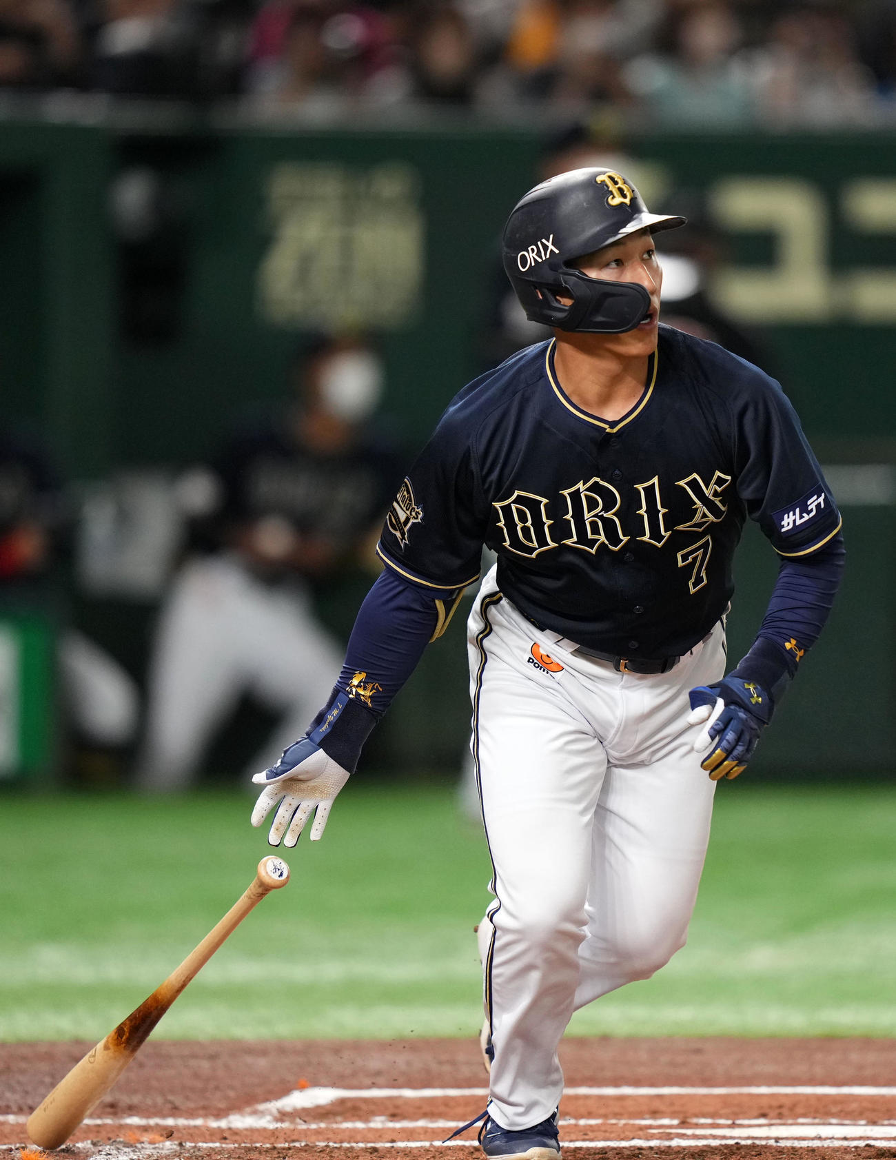 日本ハム対オリックス　1回表オリックス2死一塁、右越え2点本塁打を放つ吉田正（撮影・横山健太）