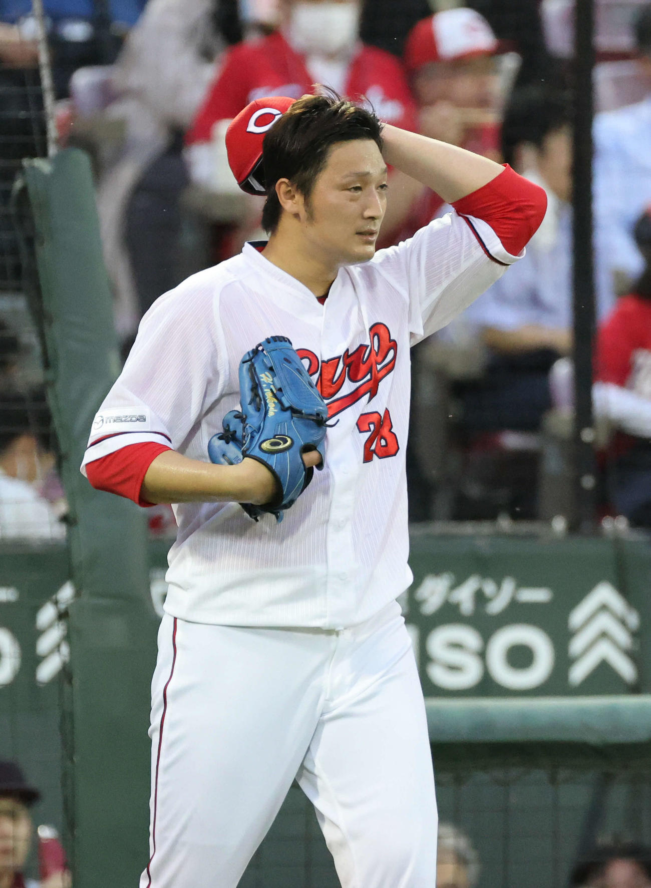 床田は序盤からヤクルト打線につかまり、渋い表情をみせた（撮影・加藤孝規）