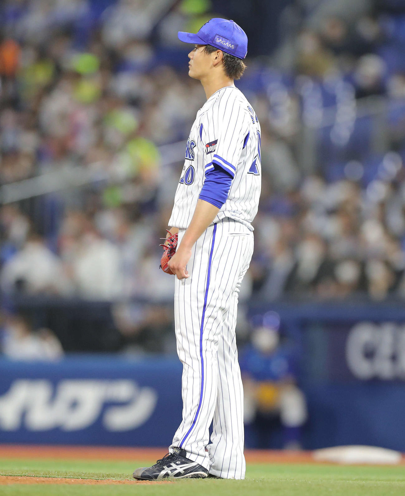 DeNA対巨人　4回表巨人1死満塁、中島に先制満塁本塁打を浴びる坂本（撮影・河田真司）