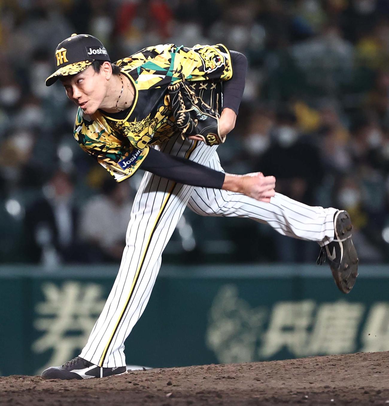 阪神対中日　阪神3番手の湯浅（撮影・上田博志）