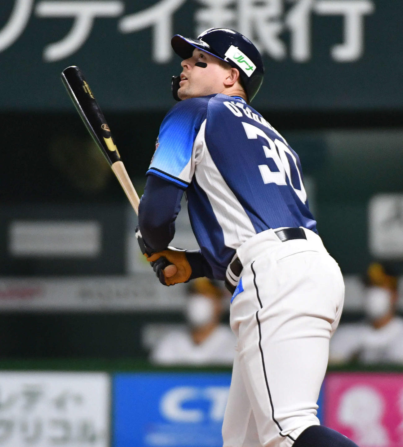ソフトバンク対西武　2回表西武1死満塁、オグレディは左犠飛を放つ（撮影・岩下翔太）