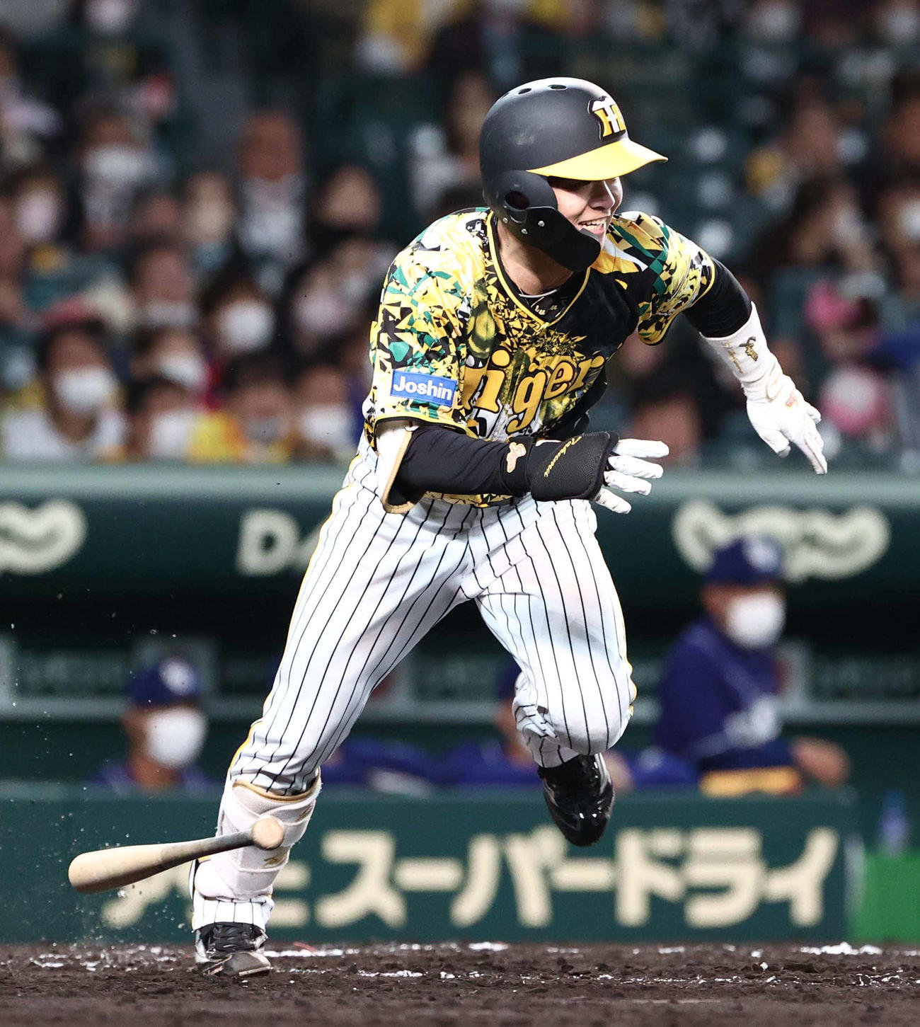 阪神対中日　3回裏阪神1死一塁、二ゴロに倒れる中野（撮影・上田博志）