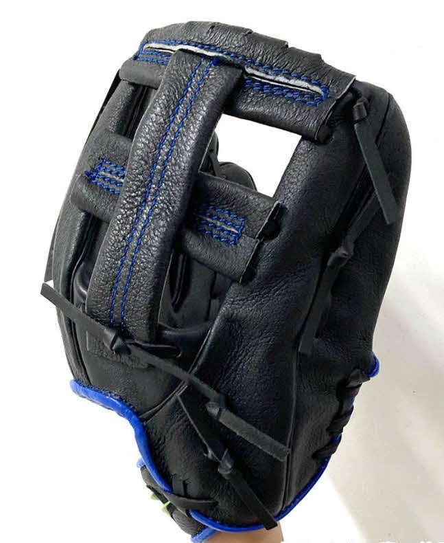 ウェブの先端をひもで固めず、スリットを入れたグリーングラブ