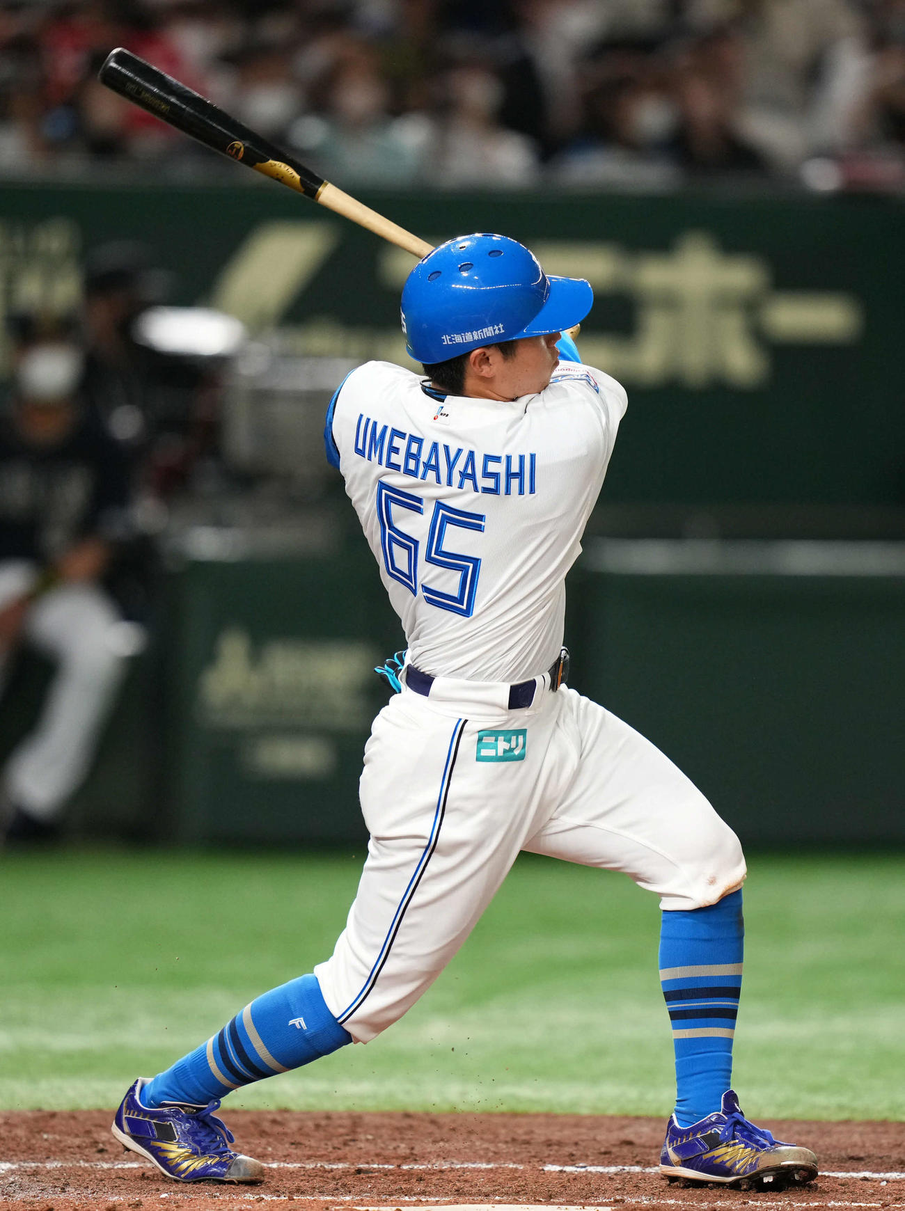 日本ハム対オリックス　3回裏日本ハム無死、プロ初安打となる左前打を放つ梅林（撮影・横山健太）