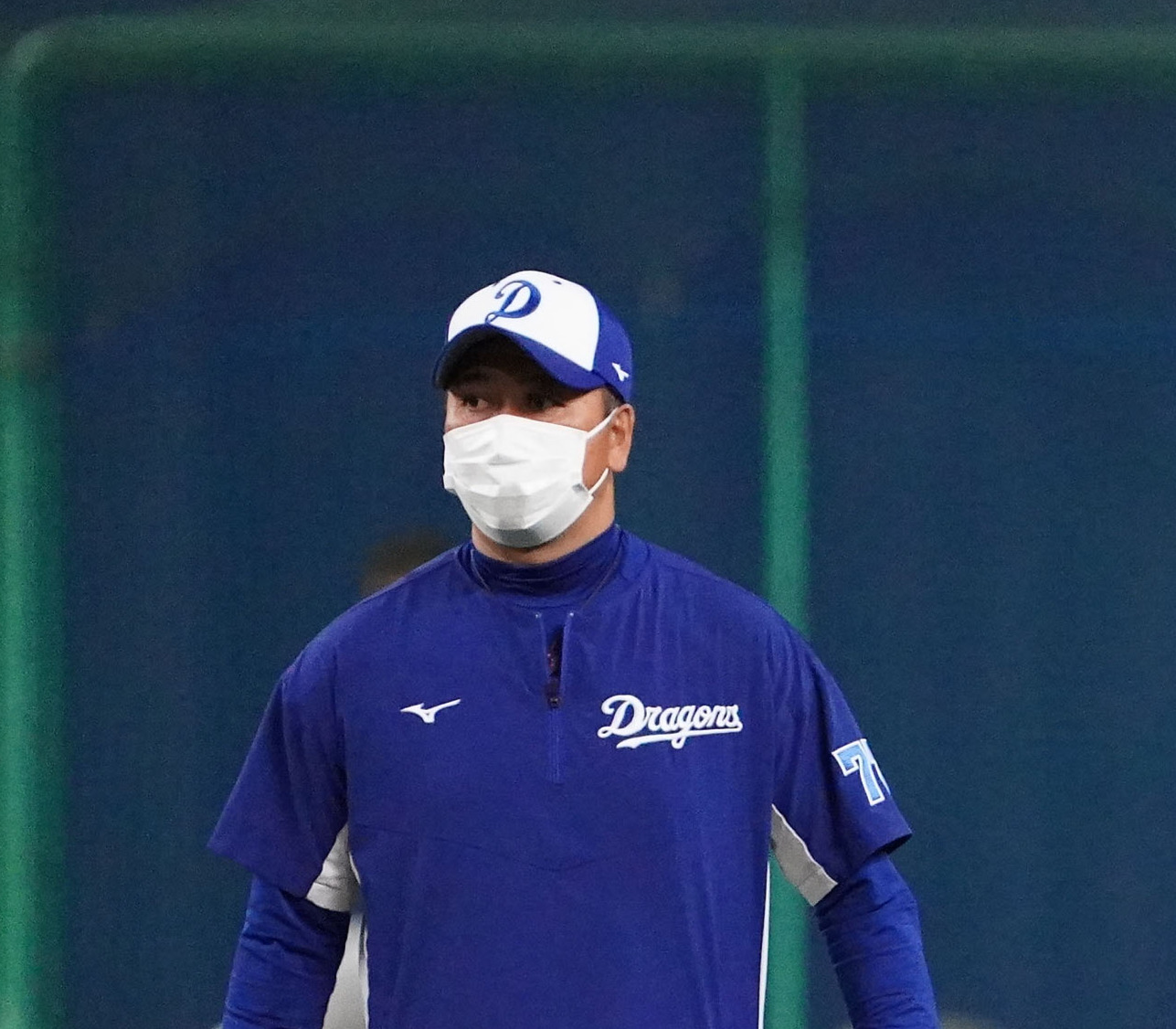 落合ヘッド兼投手コーチ（2022年3月撮影）