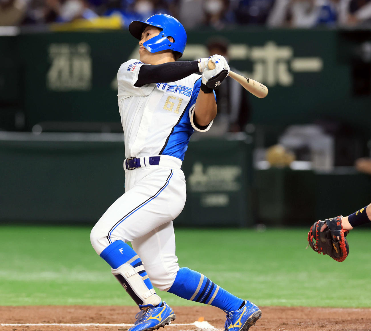 日本ハム対オリックス　1回裏日本ハム無死一塁、今川は先制2点本塁打を放つ（撮影・浅見桂子）