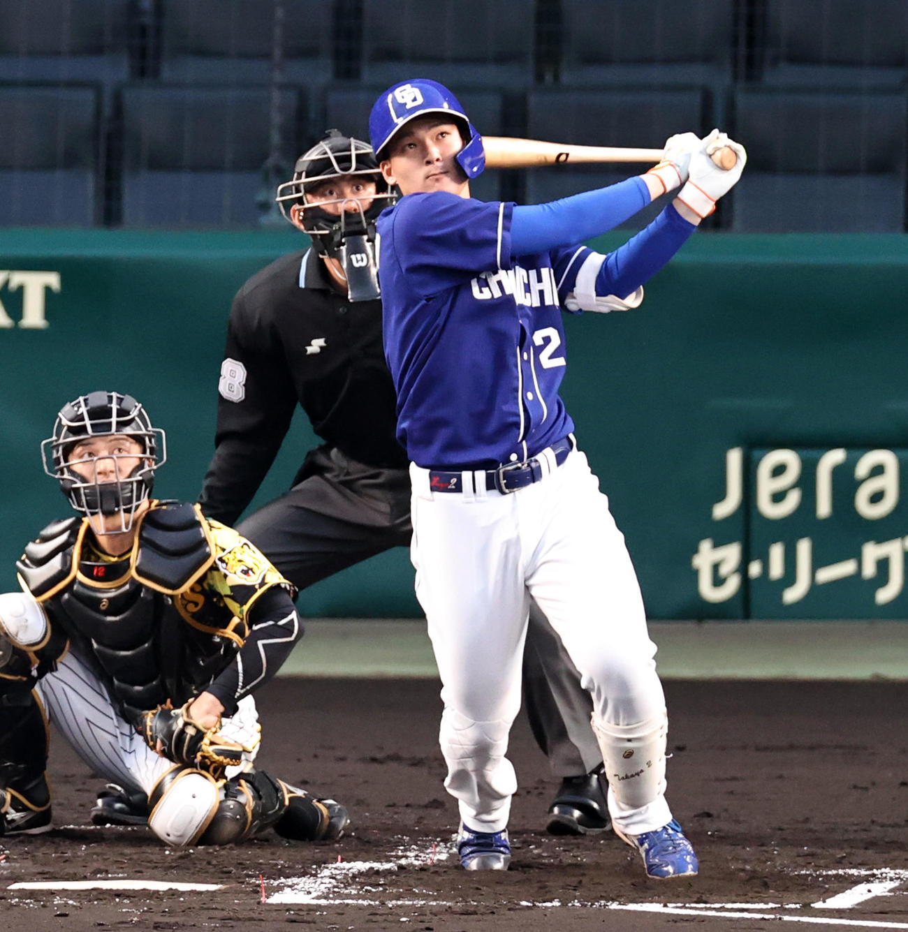 阪神対中日　2回表中日1死一塁、石川昂は左越え2点本塁打を放つ（撮影・加藤哉）