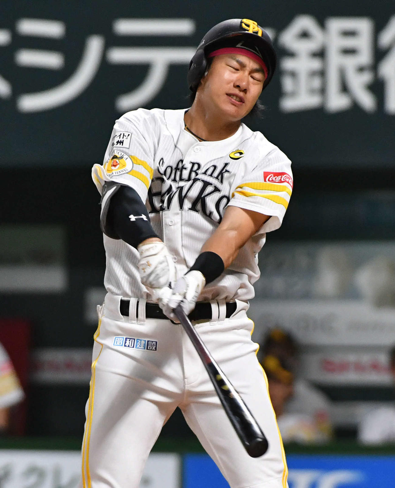 ソフトバンク対西武　7回裏ソフトバンク1死、空振り三振に倒れ、悔しそうな表情を見せる柳田（撮影・岩下翔太）