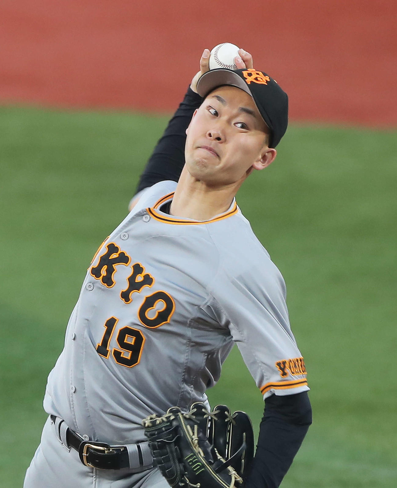 DeNA対巨人　巨人先発で力投する山崎伊（撮影・河田真司）