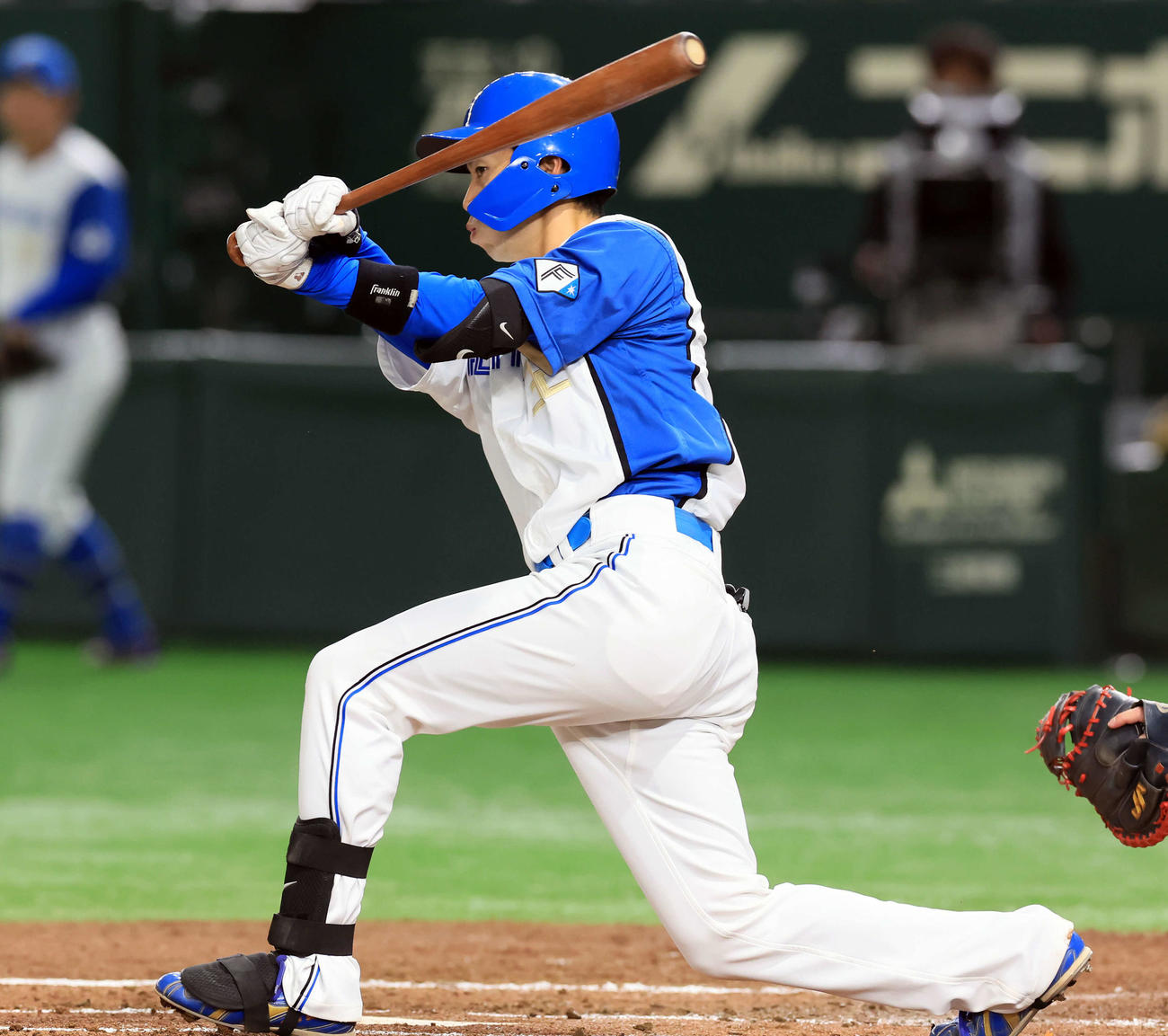 日本ハム対オリックス　2回裏日本ハム2死二塁、谷内は左適時打を放つ（撮影・浅見桂子）