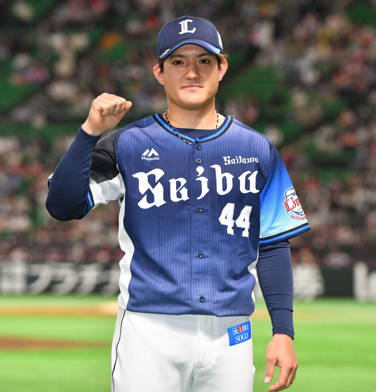 ソフトバンク対西武　今季初勝利を挙げ、ガッツポーズする与座（撮影・岩下翔太）