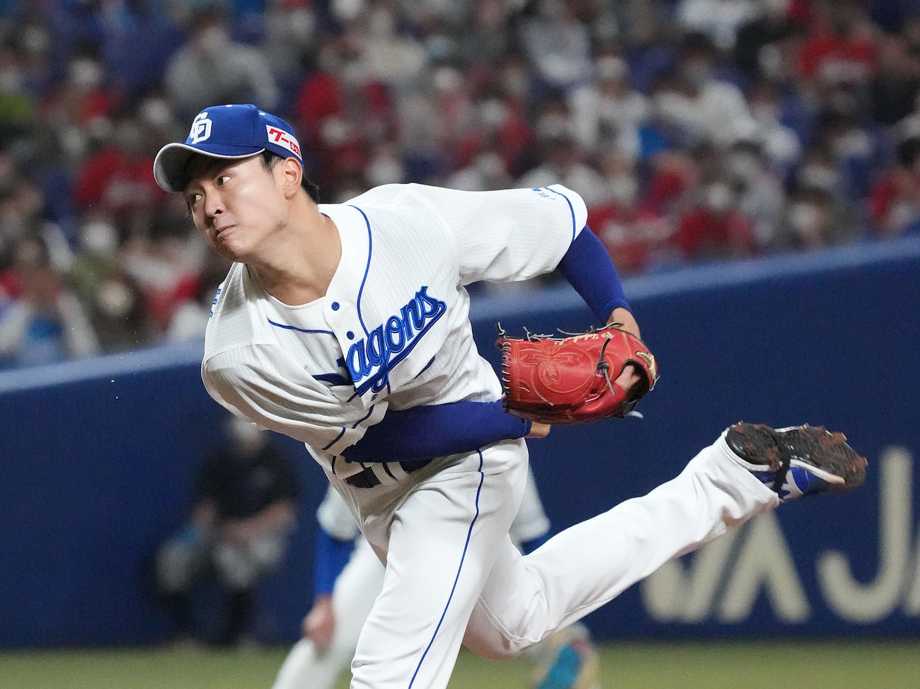 中日対広島　1回表、登板する中日先発の高橋宏（撮影・森本幸一）