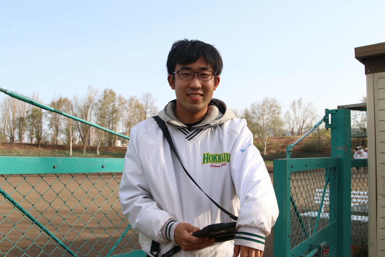 北大野球部アナリストの桜井さん（撮影・山崎純一）