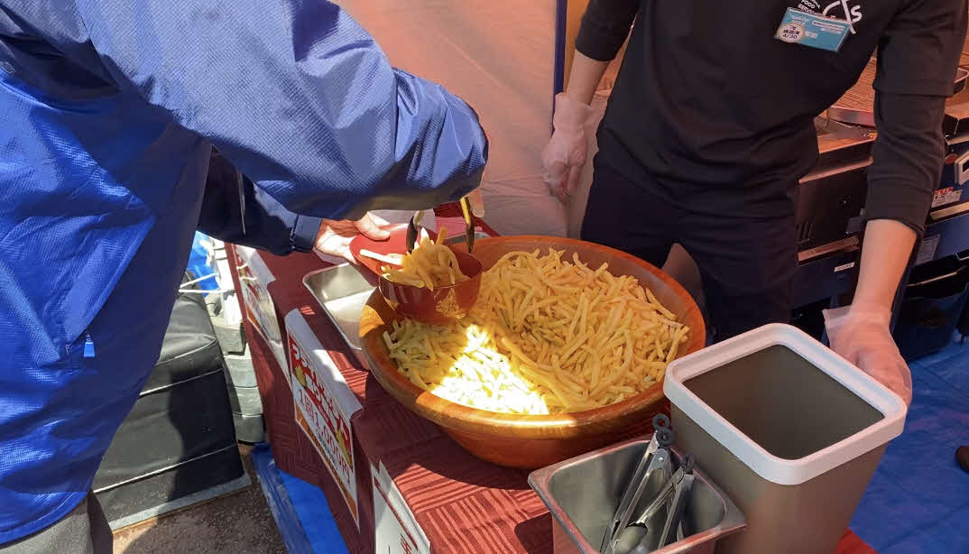 楽天生命パーク内で開催されているポテト盛り放題