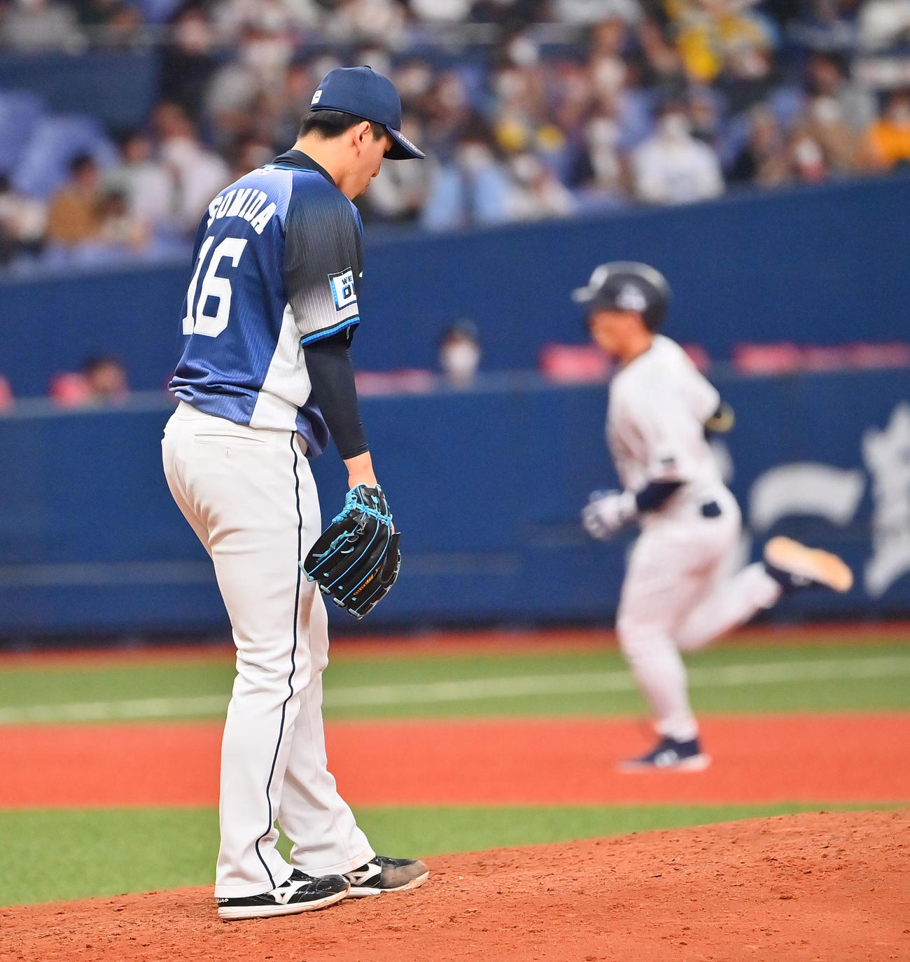 オリックス対西武　6回裏オリックス無死、吉田正尚に本塁打を浴びる隅田（撮影・和賀正仁）