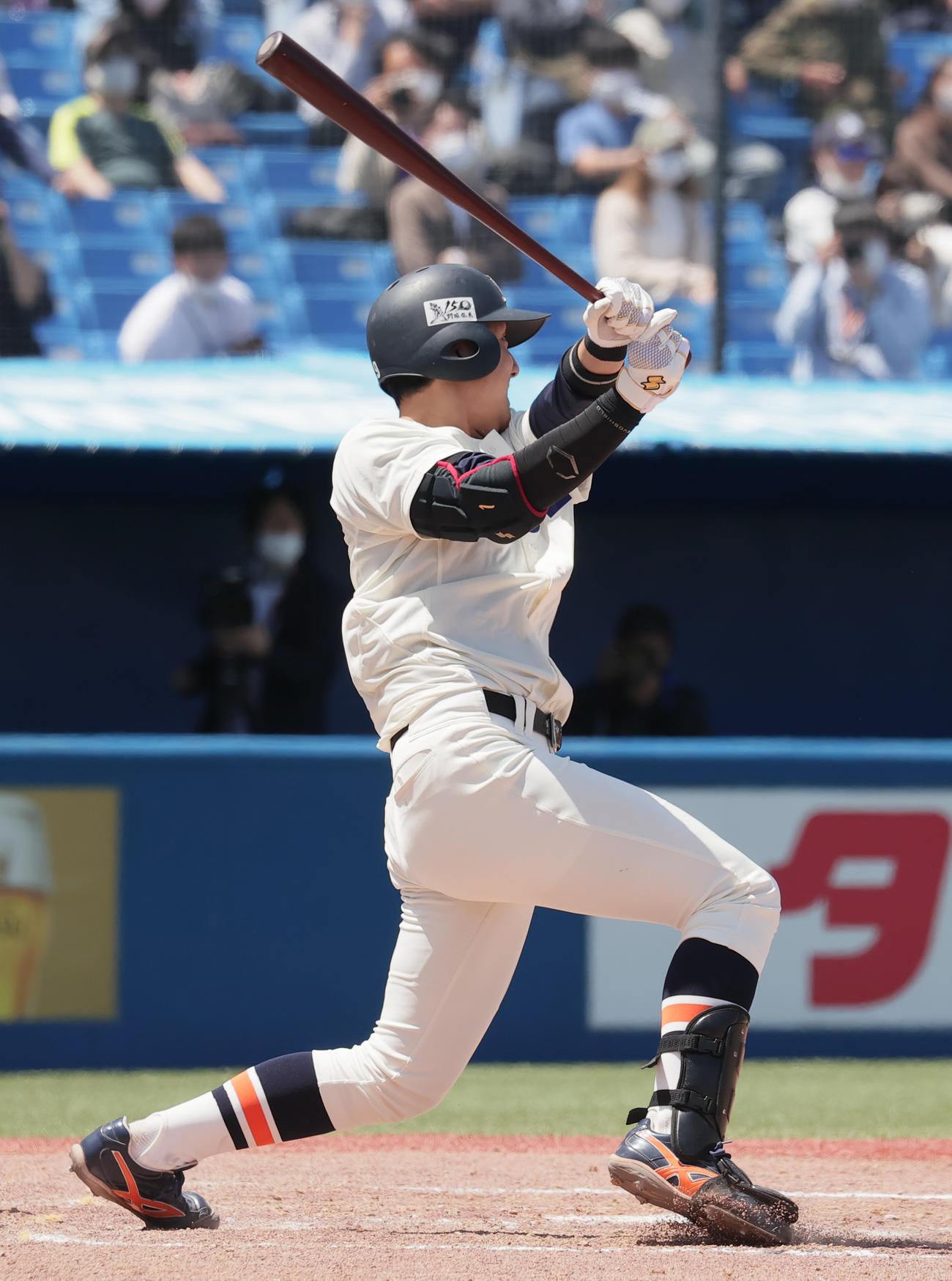 9回裏法大2死満塁、代打で左前サヨナラ安打を放つ内海貴斗（撮影・野上伸悟）