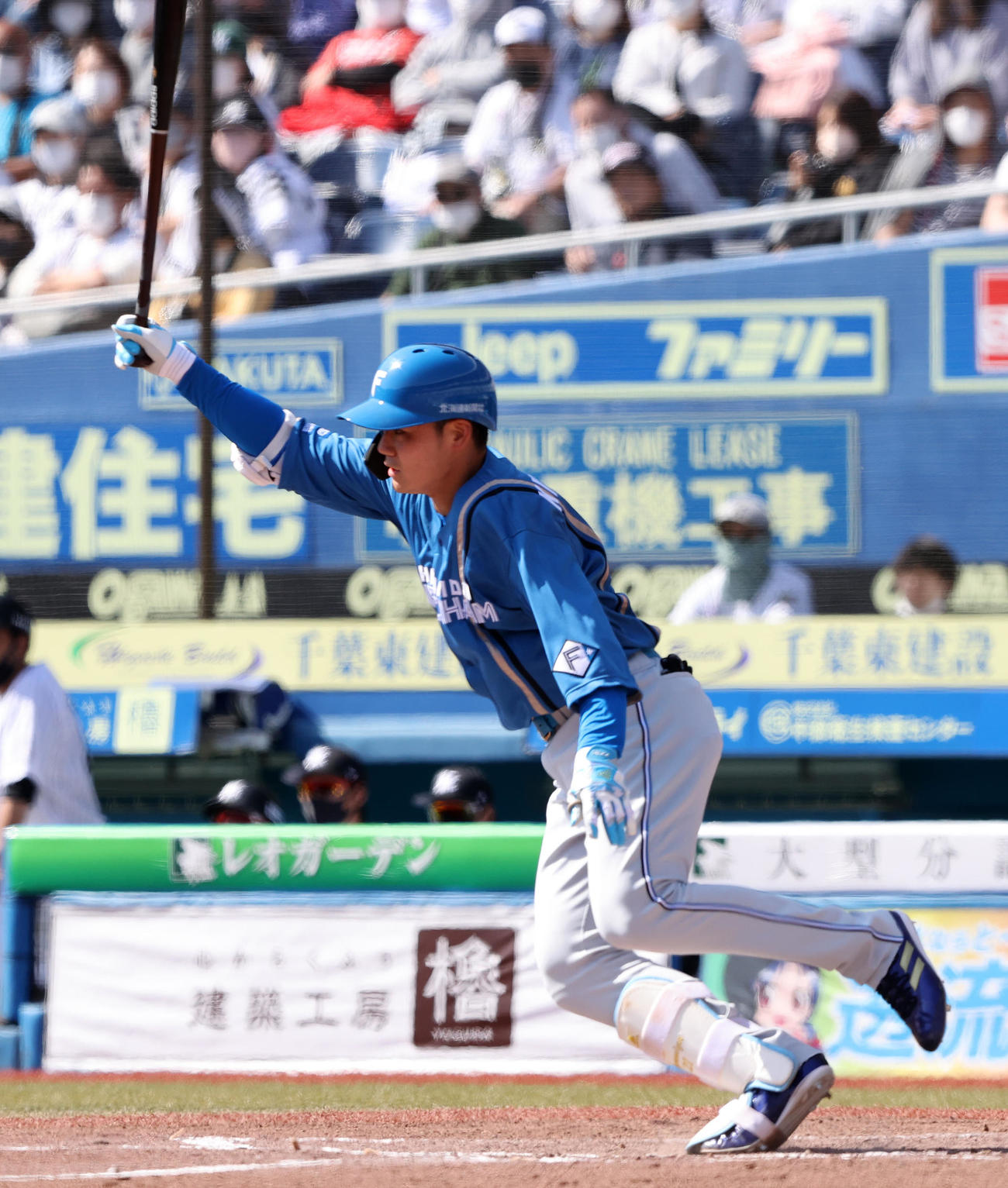 ロッテ対日本ハム　2回表日本ハム無死一、三塁、清宮は右前適時打を放つ（撮影・鈴木正人）