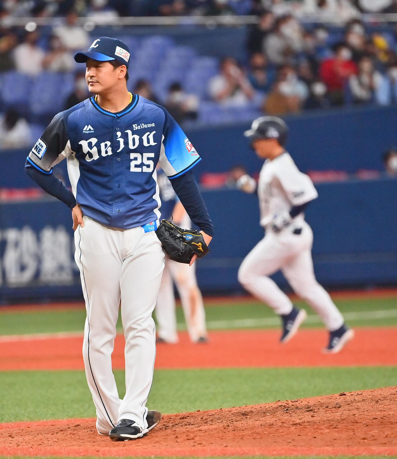 オリックス対西武　8回裏オリックス1死、吉田正に決勝の本塁打を浴びる平井（撮影・和賀正仁）