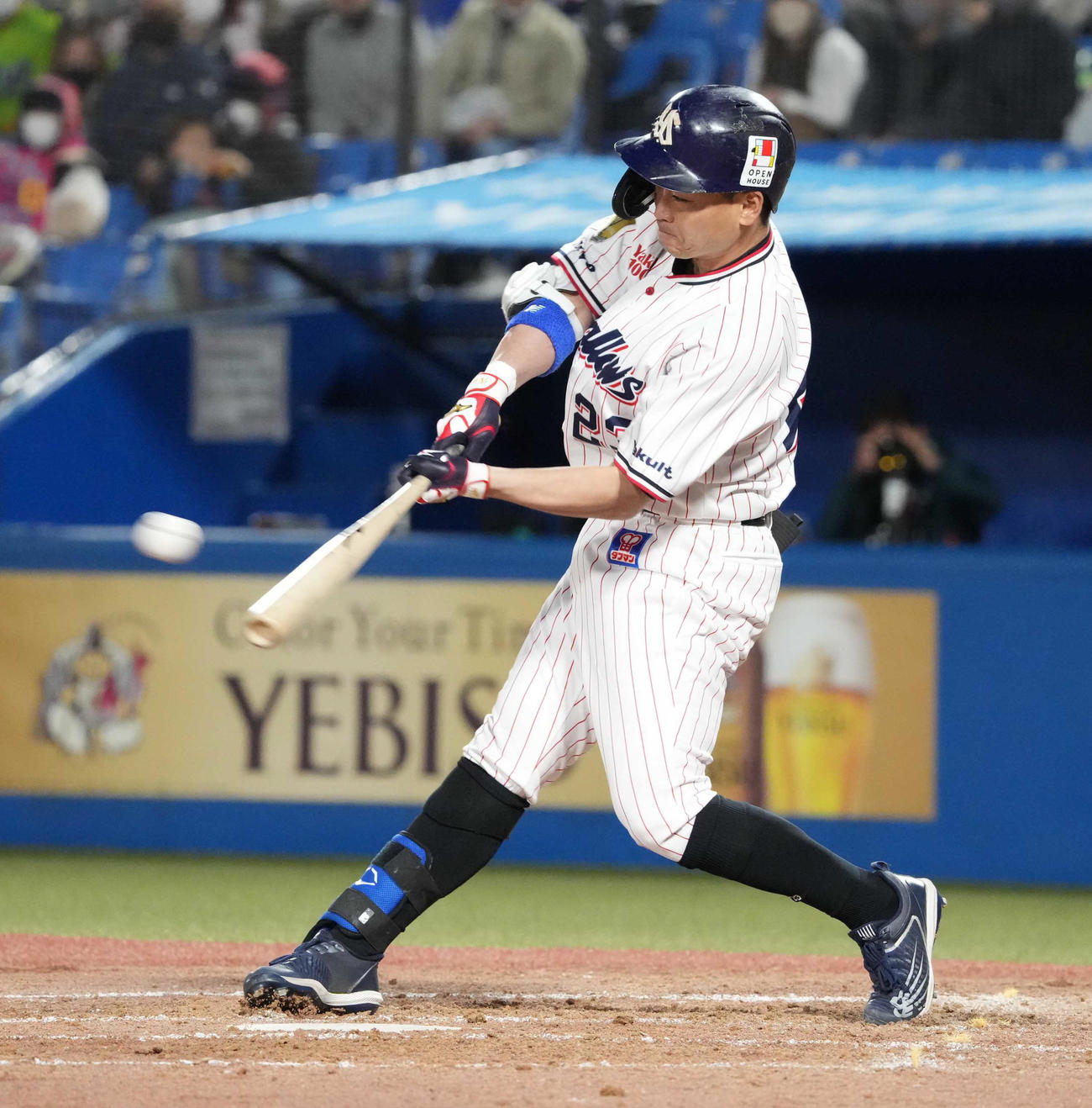 ヤクルト対DeNA 3回裏ヤクルト2死二塁、青木は先制右適時打を放つ（撮影・小沢裕）