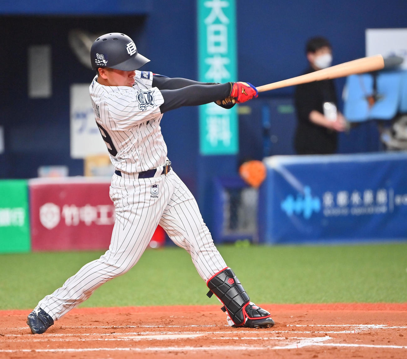オリックス対西武　8回裏オリックス無死、プロ入り初安打を右前に運ぶ池田（撮影・和賀正仁）