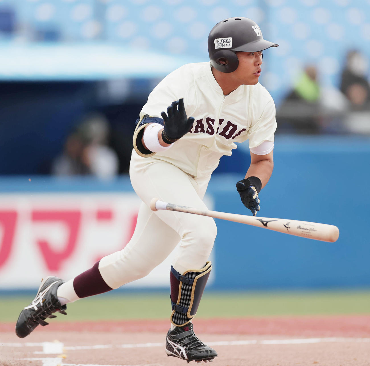 東大対早大　1回裏早大1死一、二塁、先制右前適時打を放つ蛭間（撮影・野上伸悟）