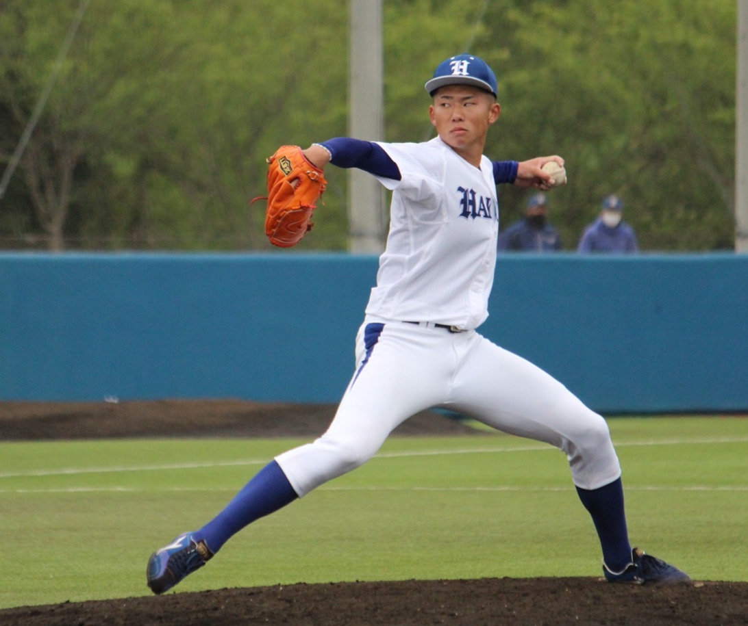 関甲新学生野球　白鴎大対松本大　ノーヒットノーランを達成した白鴎大・曽谷龍平投手（白鴎大提供）
