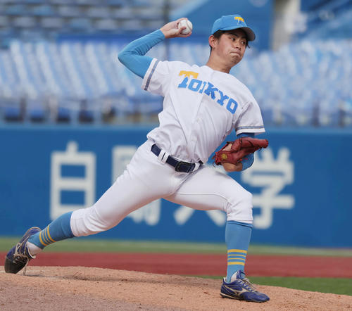 早大対東大 力投する東大・西山(撮影・野上伸悟)