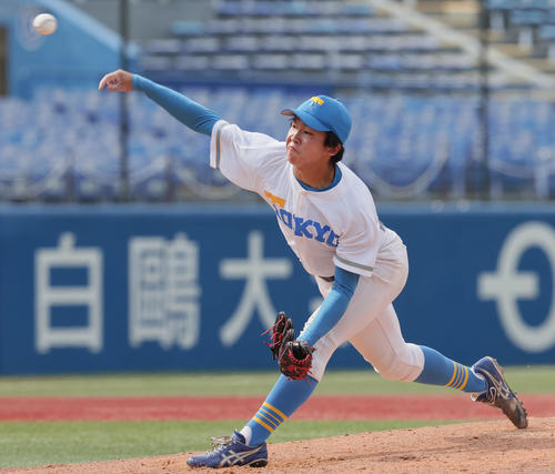 早大対東大 力投する東大・松岡由(撮影・野上伸悟)