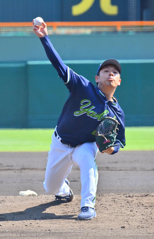 阪神対ヤクルト　先発するヤクルト小川（撮影・和賀正仁）
