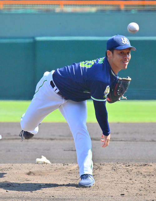 阪神対ヤクルト　先発するヤクルト小川（撮影・和賀正仁）