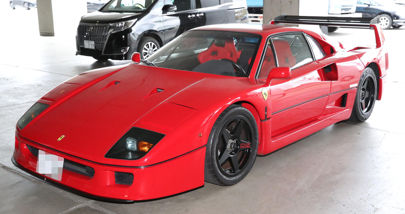 日本ハム新庄剛志監督が球場入りに使用したフェラーリ・Ｆ40（一部加工）（撮影・佐藤翔太）
