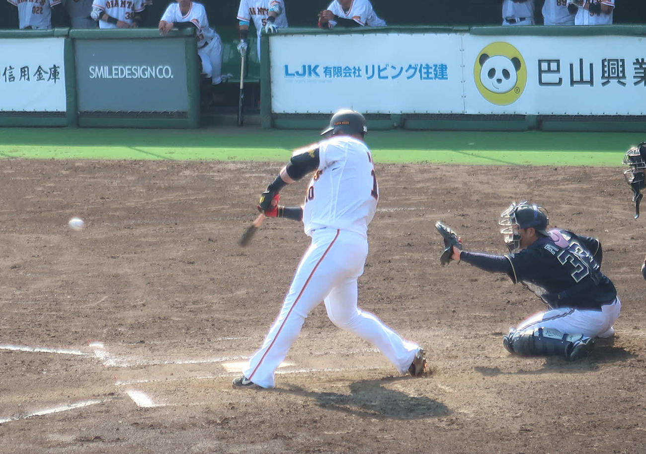 ファーム交流戦のオリックス戦に「3番指名打者」で先発出場した巨人中田（撮影・小早川宗一郎）