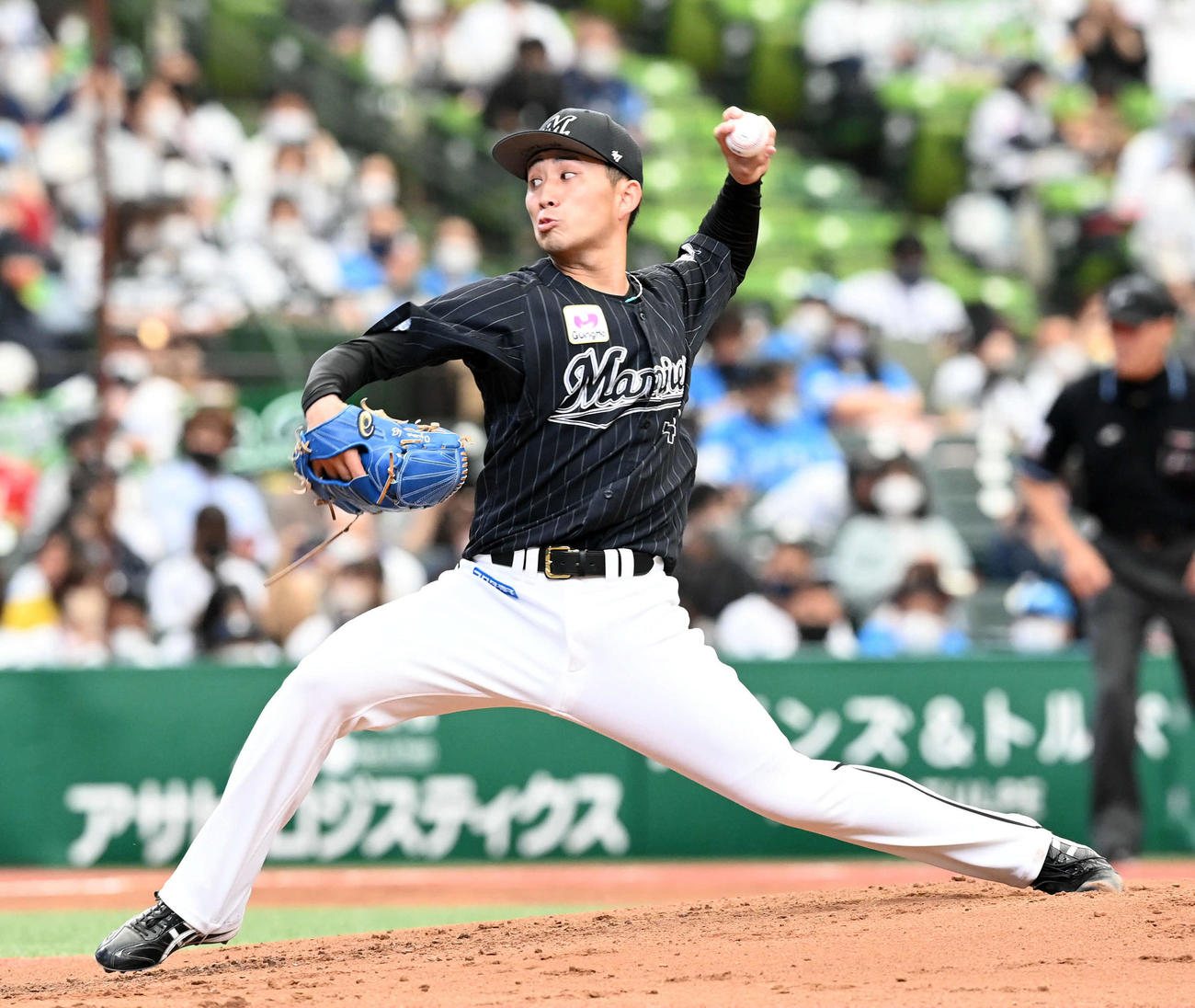 西武対ロッテ　ロッテの先発小島（撮影・たえ見朱実）