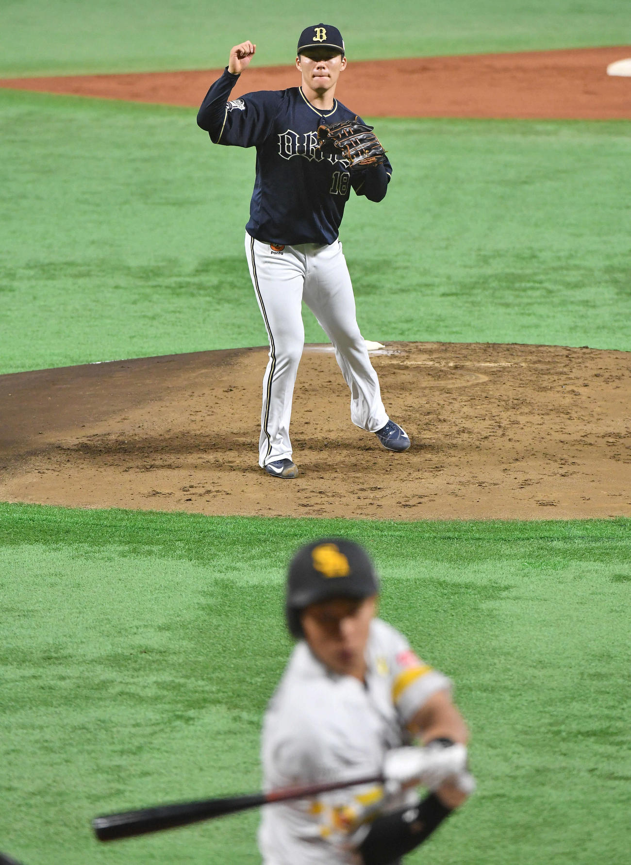 ソフトバンク対オリックス　1回裏ソフトバンク2死、柳田を空振り三振に抑える山本（撮影・岩下翔太）