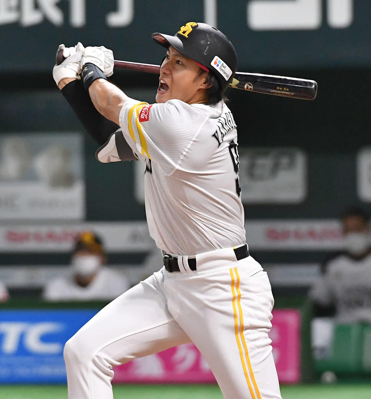 ソフトバンク対オリックス　6回裏ソフトバンク1死満塁、柳田は左中間へ勝ち越し満塁本塁打を放つ（撮影・岩下翔太）