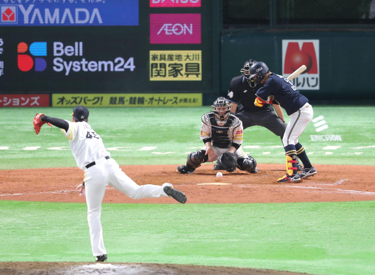 ソフトバンク対オリックス　5回表オリックス2死満塁、安達了一に四球を与え押しだしとなり失点する藤井皓哉（撮影・梅根麻紀）