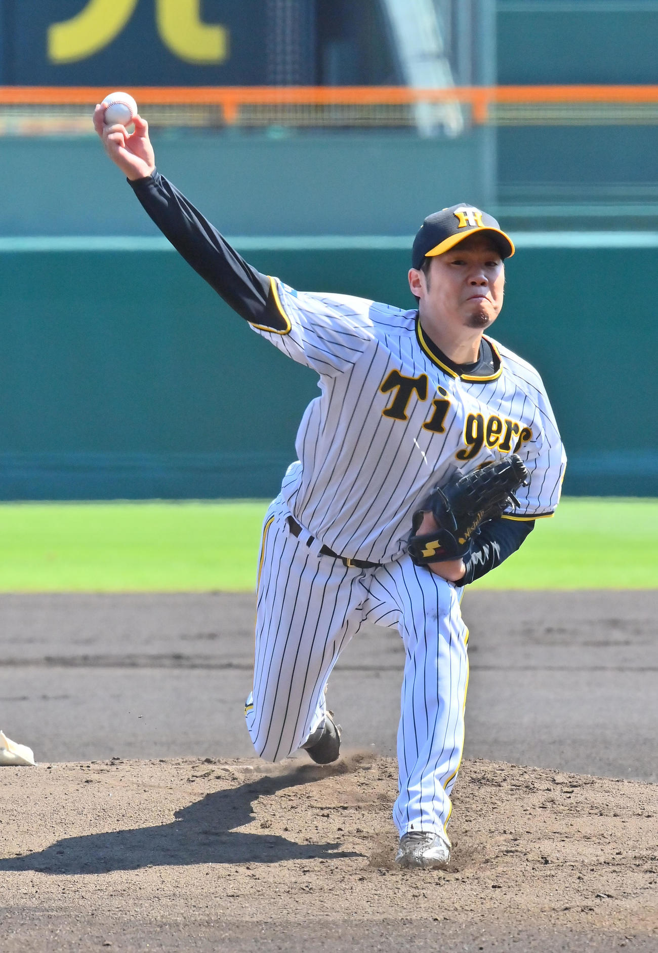 阪神対ヤクルト　先発する阪神西勇（撮影・和賀正仁）