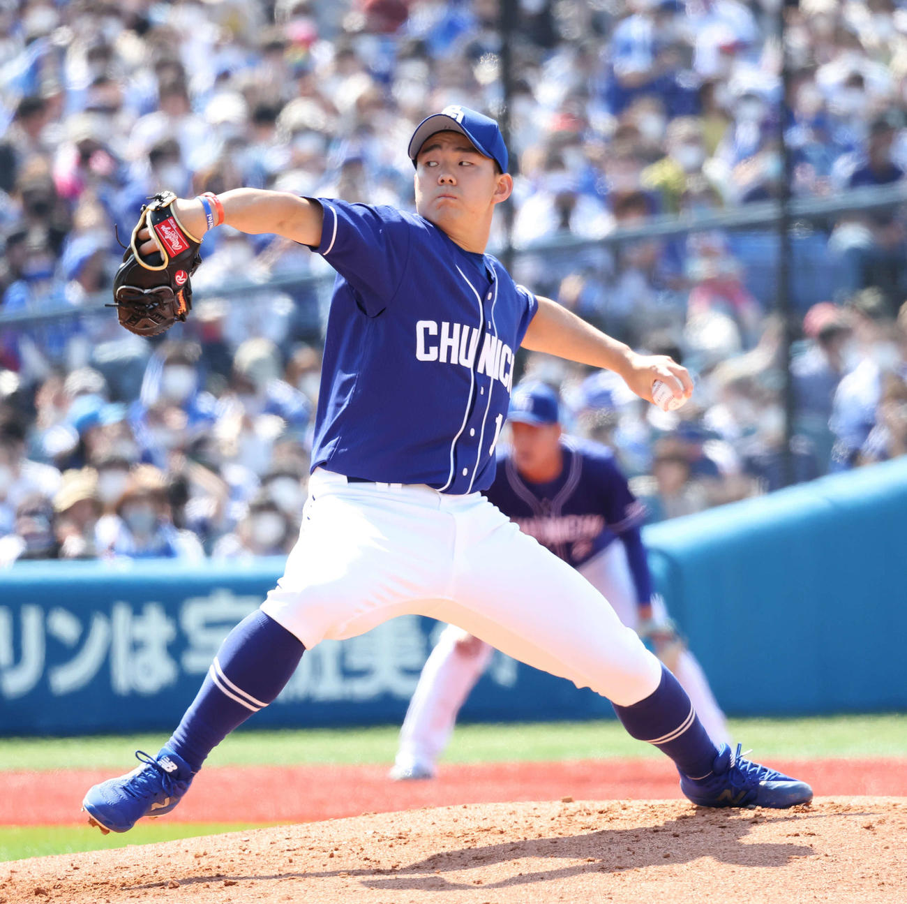 DeNA対中日　力投する中日先発小笠原（撮影・丹羽敏通）