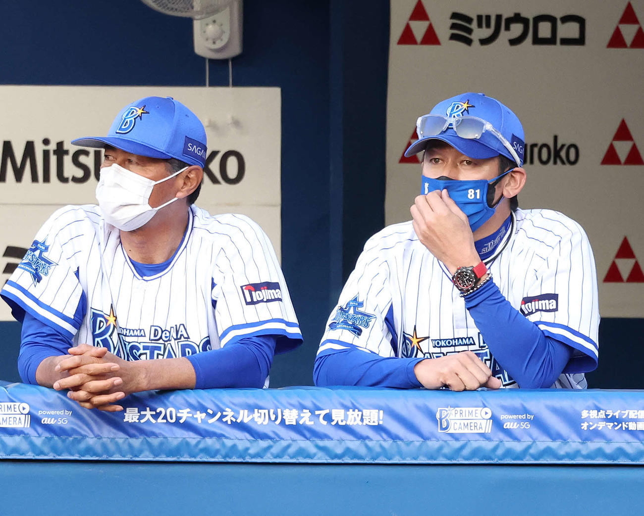 DeNA対中日　先制するも逆転を許して敗れたDeNA三浦監督（右）（撮影・丹羽敏通）