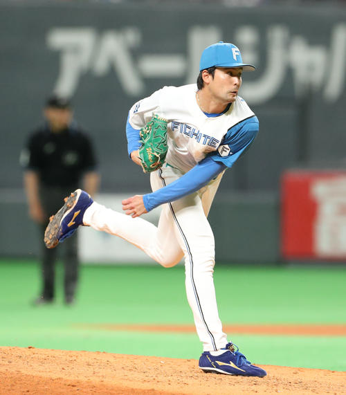 日本ハム対楽天　日本ハム2番手の上原（撮影・佐藤翔太）